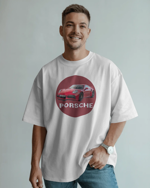 Porsche 911 İlhamlı Spor Araba Tasarımlı Unisex Oversize Beyaz Tişört – Premium Streetwear Koleksiyonu