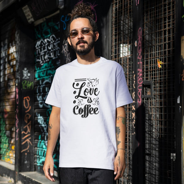 Love is Coffee Tişört – Kahve Aşkını Yansıtan Şık Tipografi Tasarımı