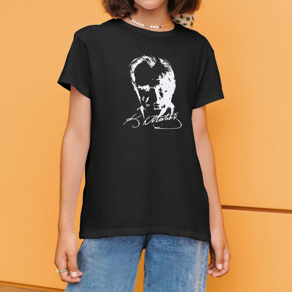 Atatürk Portreli Tişört – Kadın & Erkek Unisex, Özgün Tasarım, Siyah & Beyaz Renk Seçenekleri