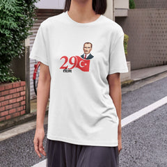 29 Ekim Cumhuriyet Bayramı Atatürk Tişörtü – Unisex Siyah & Beyaz Renk Seçenekleri, Türk Bayraklı Tasarım