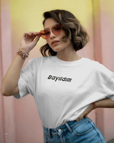 Bayıldım Yazılı Mizahi Unisex Tişört – Minimal ve Esprili Tasarım