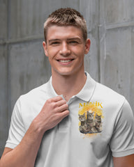 Minik Yazılı Yıldırımlı Kedi Tasarımlı Oversize Siyah Tişört – Eğlenceli ve Dikkat Çekici Stil