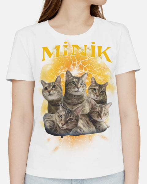 Minik Yazılı Yıldırımlı Kedi Tasarımlı Oversize Siyah Tişört – Eğlenceli ve Dikkat Çekici Stil